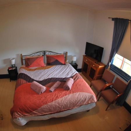 Historic Star Lodge And Station Masters House Narrandera Room photo